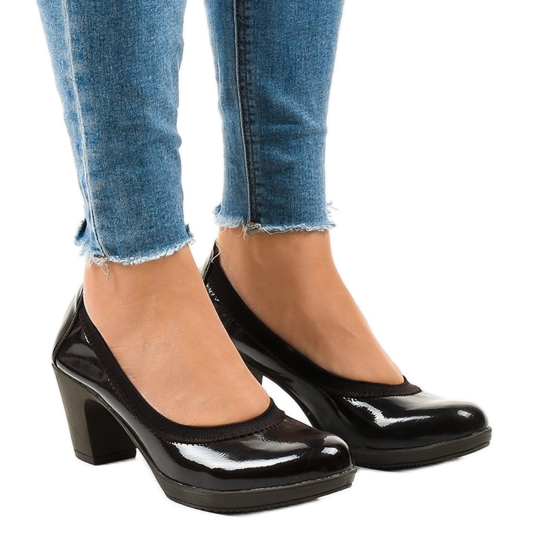 Pompe lăcuite maro pe stâlpul 579-2