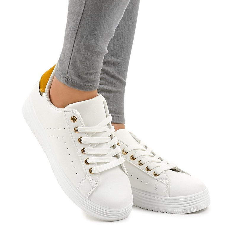 Adidași albi clasici pe platforma BK-52