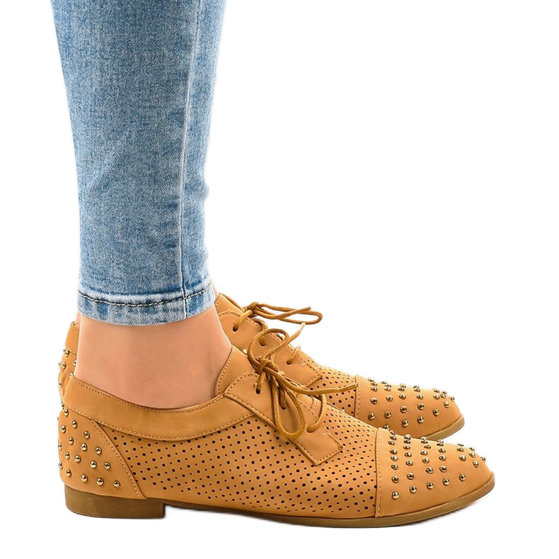 Încălțăminte ajurată maro cu știfturi MJ1125