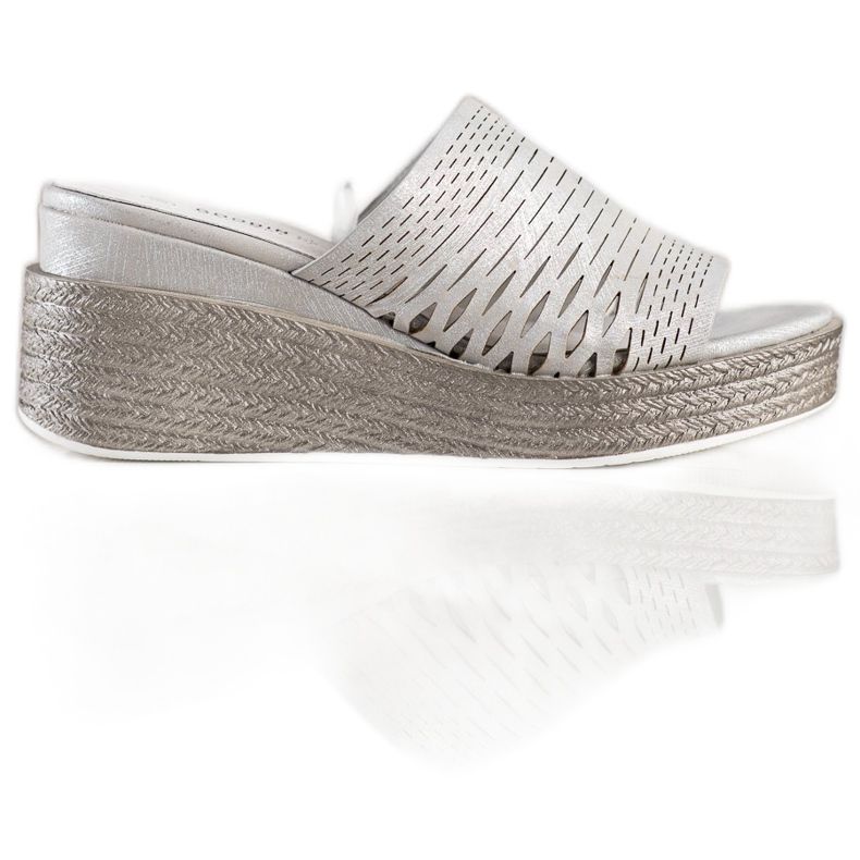 Goodin Papuci cu pene ajurate gri Goodin Papuci cu pene ajurate gri