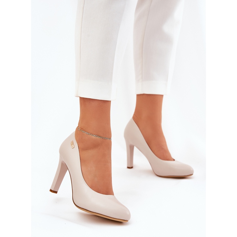 Pompe de femei pe Grey Post Sergio Leone gri