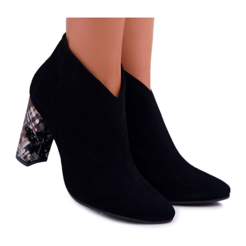 Cizme negre de piele elegantă pe stâlp Laura Messi 2047 negru Cizme negre de piele elegantă pe stâlp Laura Messi 2047 negru