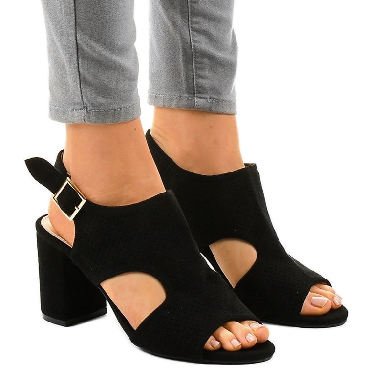 Sandale ajurate negre cu tăietură 99-33A negru