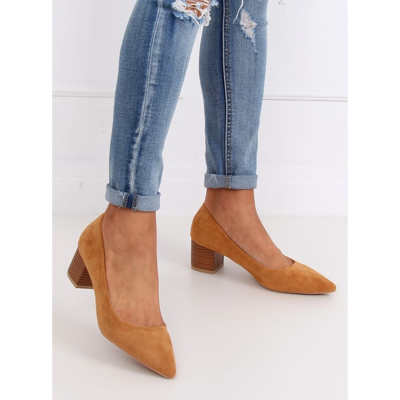 Pompă pe o cămilă din lemn cu toc CL75P Camel maro