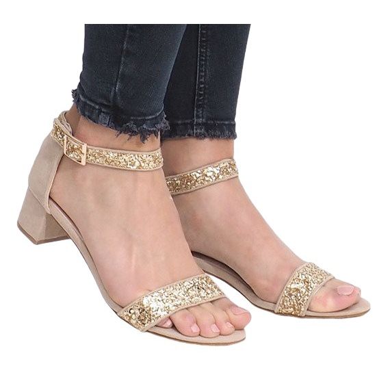 Sandale de aur pe un post din Montana galben Sandale de aur pe un post din Montana galben