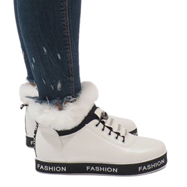 Cizme de piele albă din piele izolată NB252P-1 Cizme de piele albă din piele izolată NB252P-1