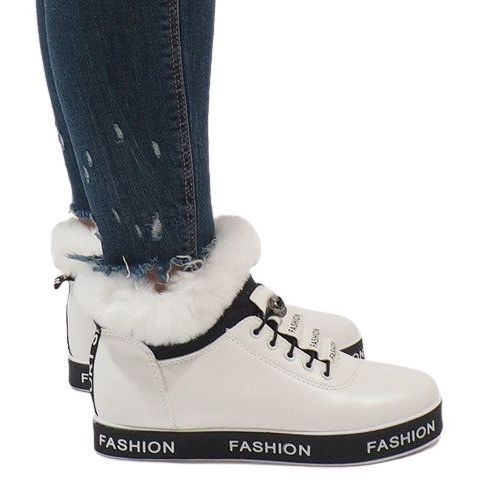 Cizme de piele albă din piele izolată NB252P-1 Cizme de piele albă din piele izolată NB252P-1