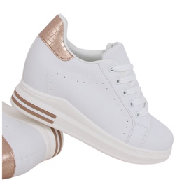 Adidași albi MY-0367 WHITE / CHAMPAGNE pe o pană ascunsă