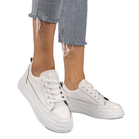 Adidași albi pe talpă R50 mai înaltă negru