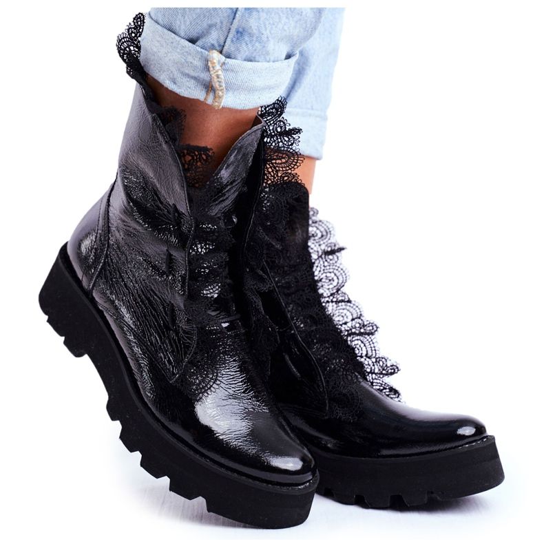 Exquisite Cizme de damă din piele lacată Montegero negru