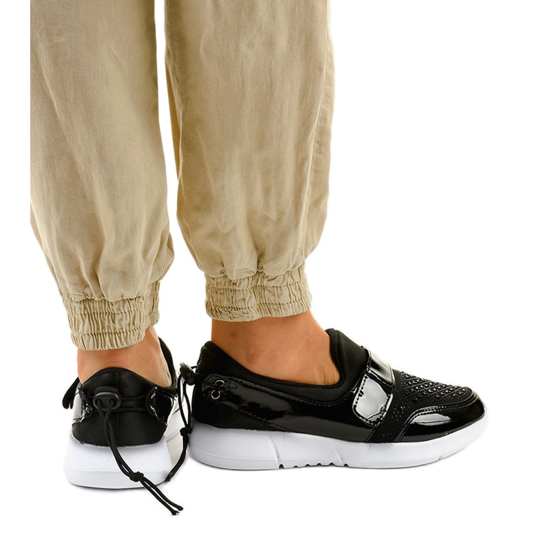 Pantofi sport alunecați negru și alb B120-1