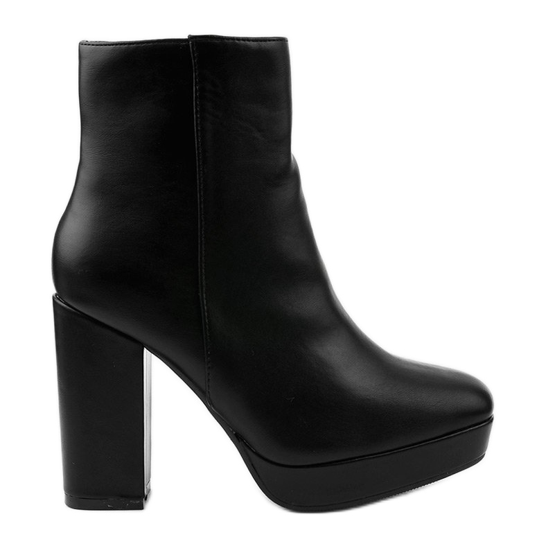 Cizme negre pe postarea Wintarish negru