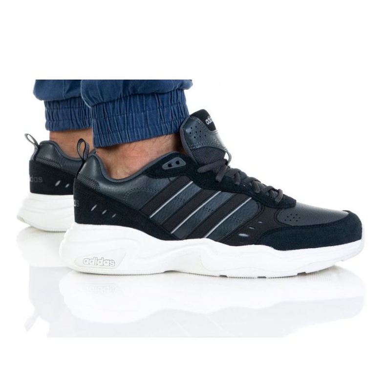 Pantofi Adidas Strutter M EG8005 albastru marin albastru