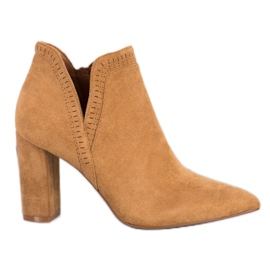 Bella Paris Cizme elegante pe un post maro