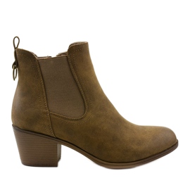 Botine din piele de căprioară kaki pe postarea Tarrenscribe verde