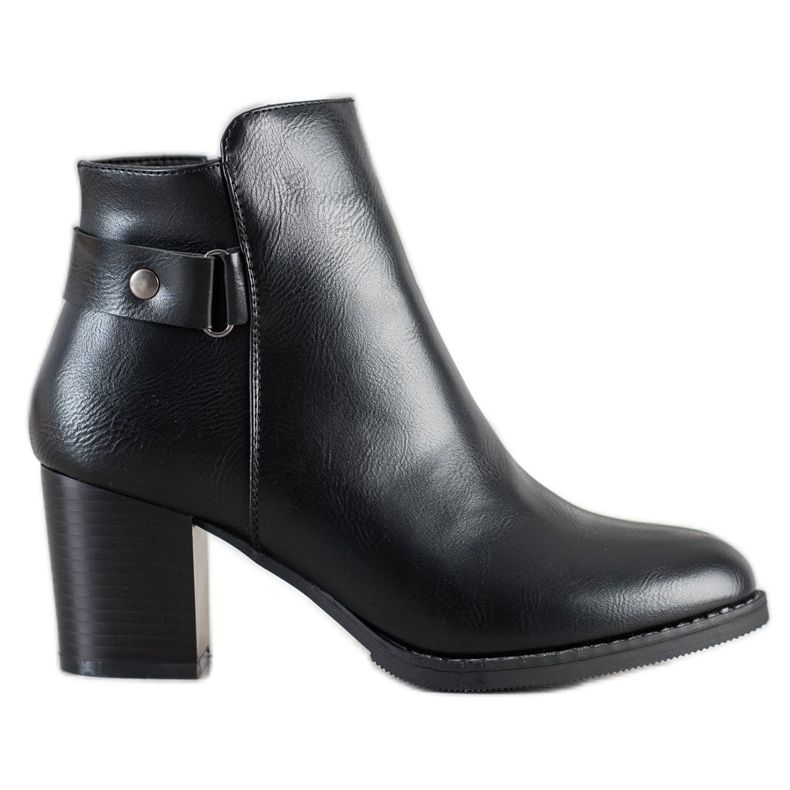 J. Star Cizme confortabile pe un post negru J. Star Cizme confortabile pe un post negru