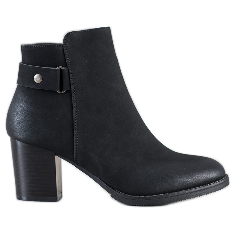 J. Star Cizme confortabile pe un post negru J. Star Cizme confortabile pe un post negru