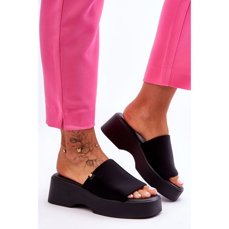 Papuci de damă cu platformă Negru Carmela 2