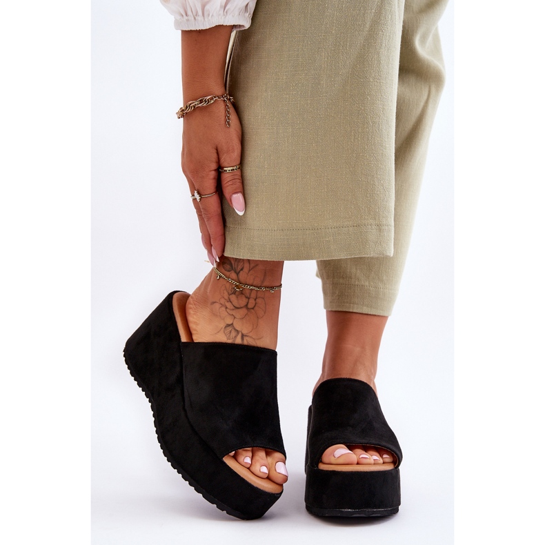 Papuci de damă pe o platformă masivă Martina neagră negru 1