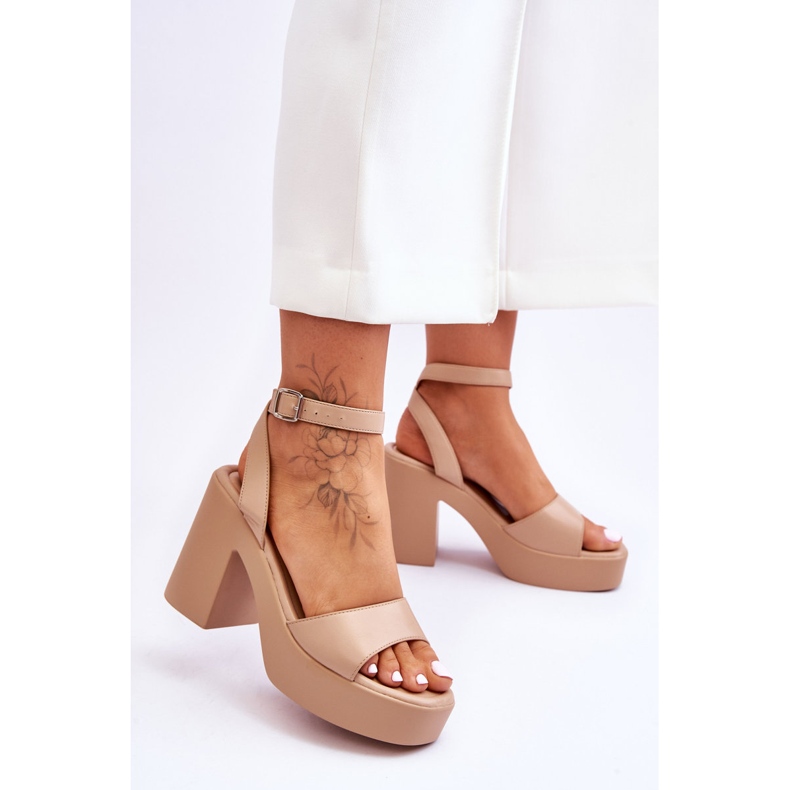 Sandale la modă pe tocuri masive Karmine bej 2