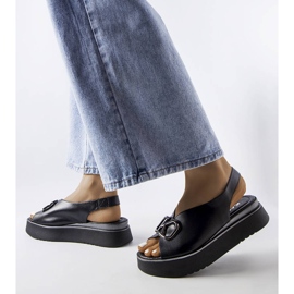 Sandale negre cu platformă cu podoabă de la Karino negru 1