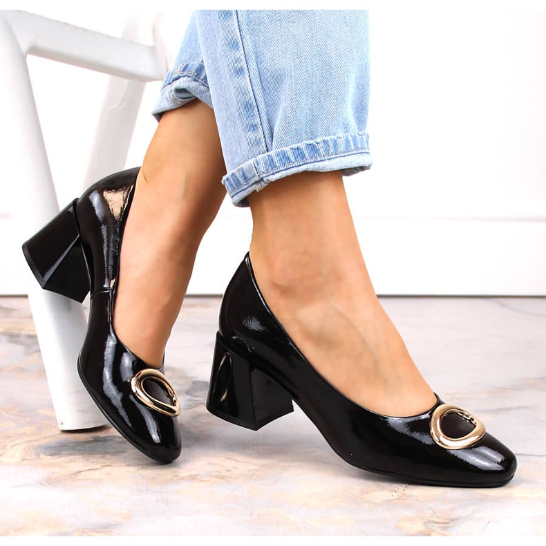 Pompi de dama din piele lacuita pe toc decorativ negru Vinceza 10930 1
