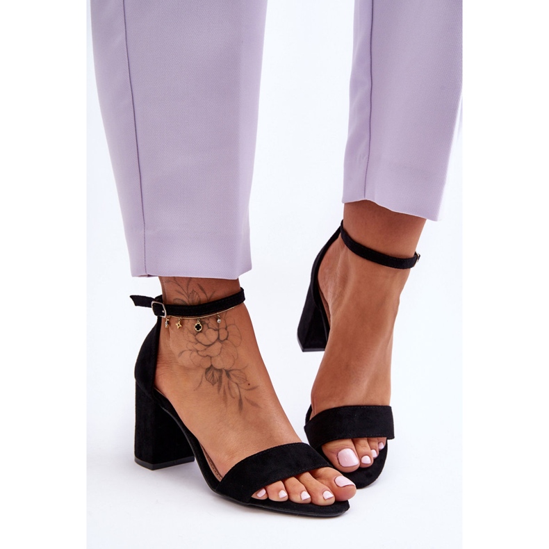 Sandale negre Madame din piele intoarsa cu toc inalt negru 2