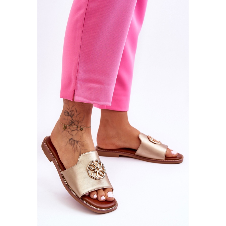 Sandale de damă clasice cu toc plat Larotte aurii de aur 1