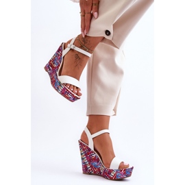 Sandale de damă pe o pană colorată albă Malibu 2