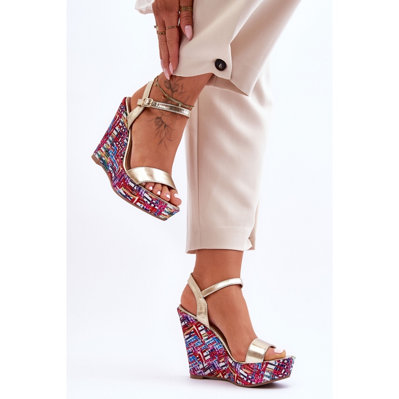 Sandale de damă pe o pană colorată Malibu auriu de aur 2 Sandale de damă pe o pană colorată Malibu auriu de aur 2