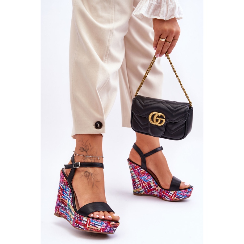 Sandale de damă pe o pană colorată Malibu neagră negru 2