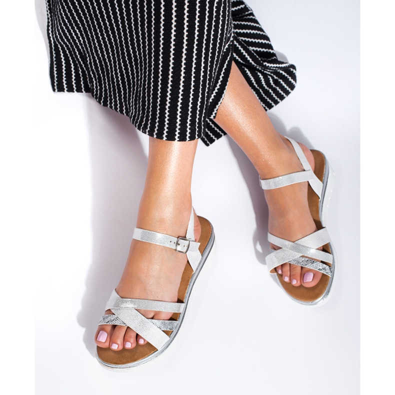 Sandale confortabile Shelovet cu pană joasă albă și argintie 1 Sandale confortabile Shelovet cu pană joasă albă și argintie 1