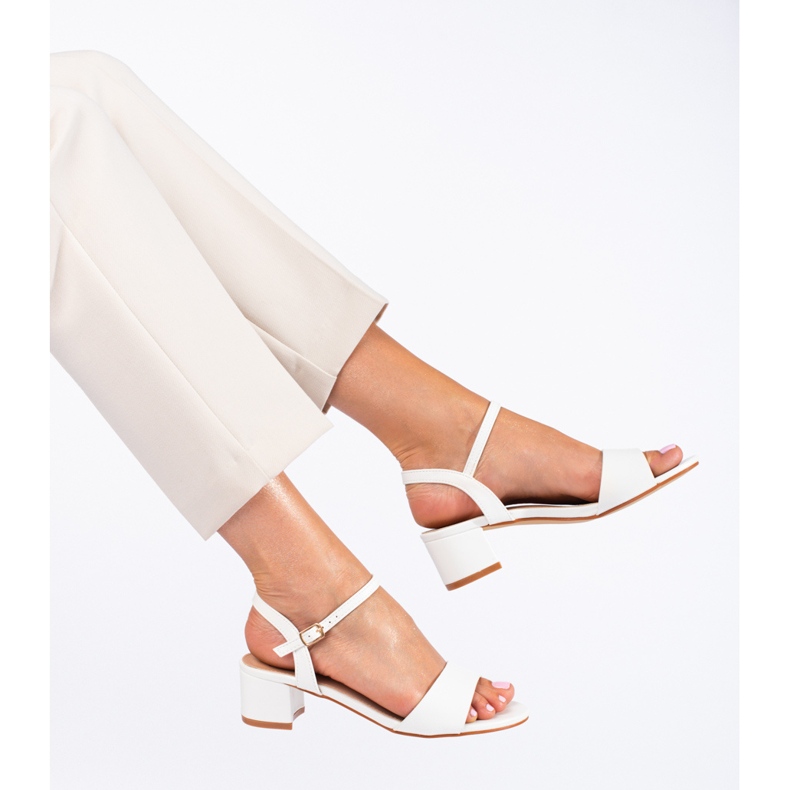 Sandale albe de damă pe postul Shelovet 1
