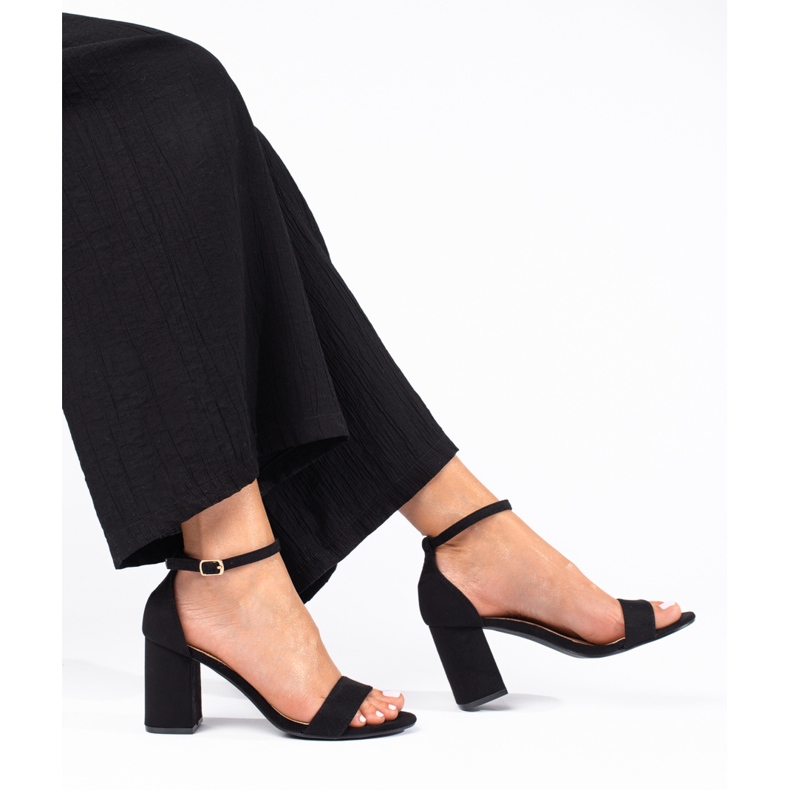 Sandale clasice de damă pe un post Shelovet bej negru 1