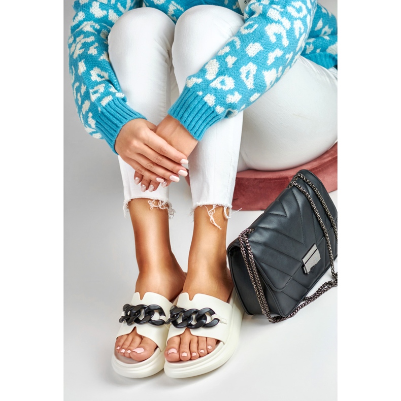 La.Fi Șlapi albi cu lanț negru 2