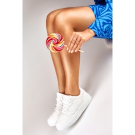 Adidasi clasici albi ai lui Emili 1 Adidasi clasici albi ai lui Emili 1