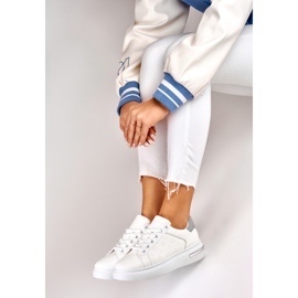 Pantofi sport albi cu decor 1