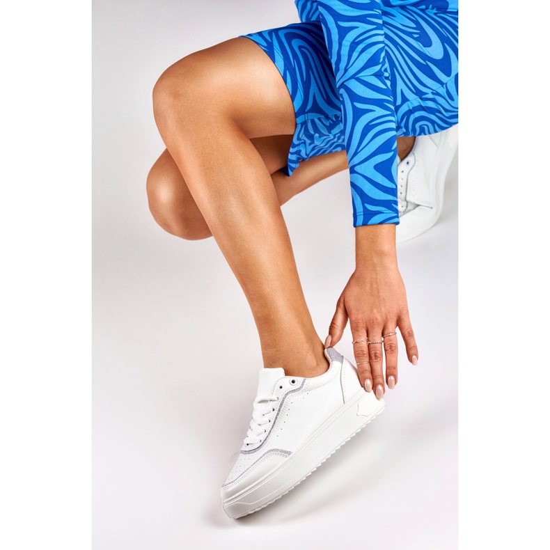 Tenisi albi cu accesorii argintii 2