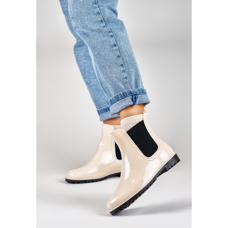 Sandale clasice bej pentru femei 2 Sandale clasice bej pentru femei 2