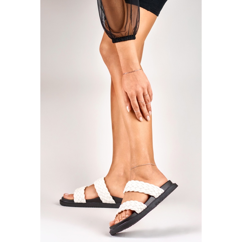 Papuci de damă țesuți alb-negru 2