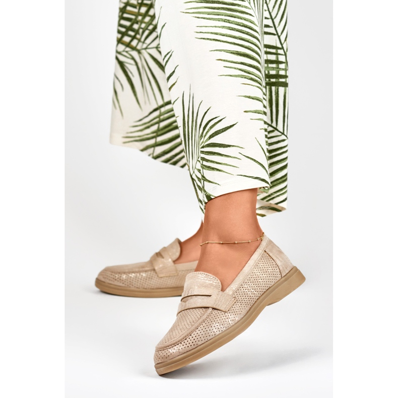 Pantofi ajurati de dama cu un luciu auriu bej 2