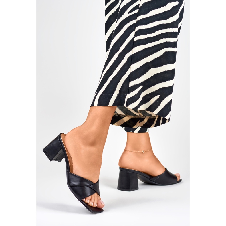 Papuci negri de damă pe toc jos negru 2