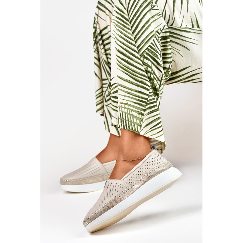 Pantofi de dama din piele ajurata bej 2