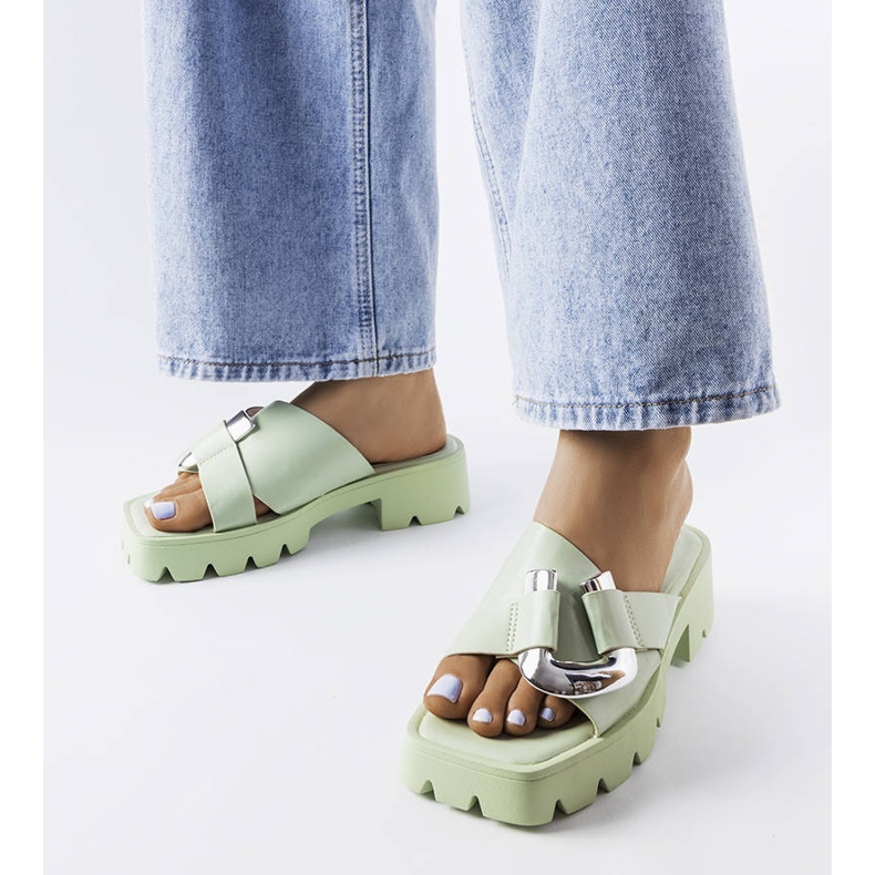 Tobogane verzi pe talpa tractorului de la Carceri verde 1