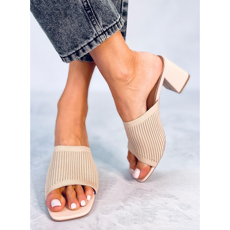 Greet Sandale cu toc bej 2