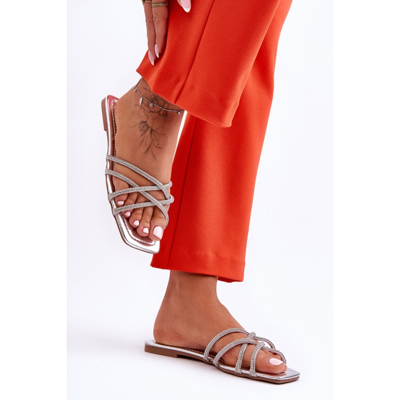 Papuci De Dama Cu Dungi Si Strasuri Argintii Leomi 2