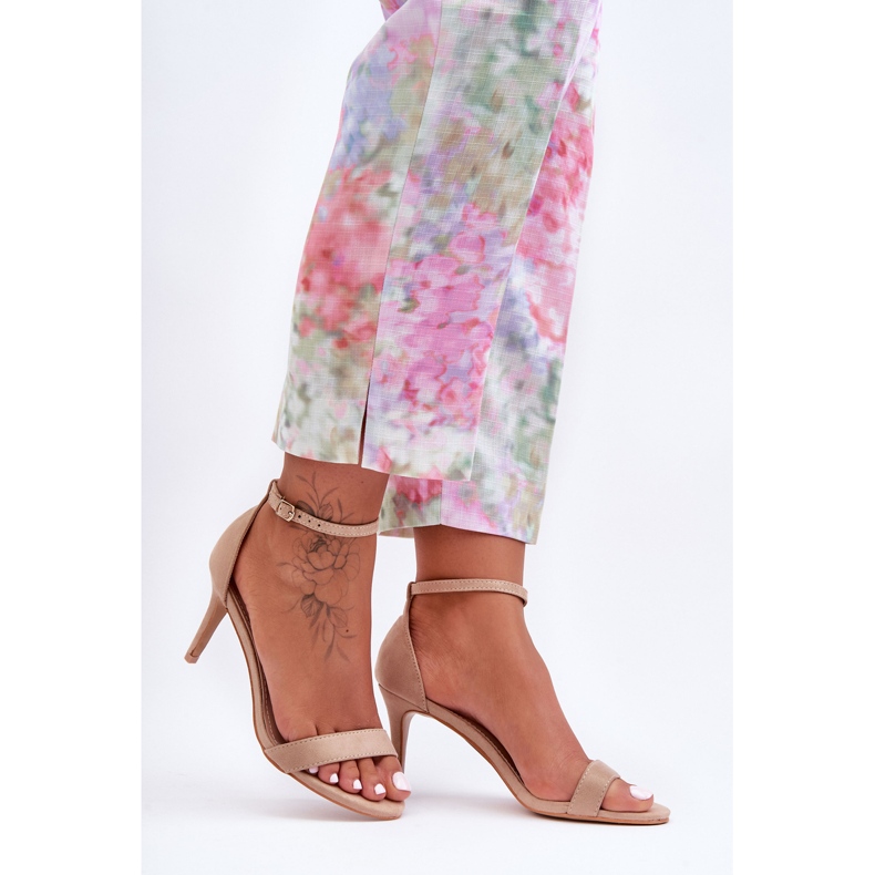 Sandale clasice din piele intoarsa pe un toc inalt Tossa bej 1