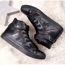 Pantofi sport izolați negri Big Star V274542F negru 1 Pantofi sport izolați negri Big Star V274542F negru 1