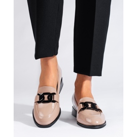 Pantofi de dama bej lacuiti cu catarama Vinceza 1