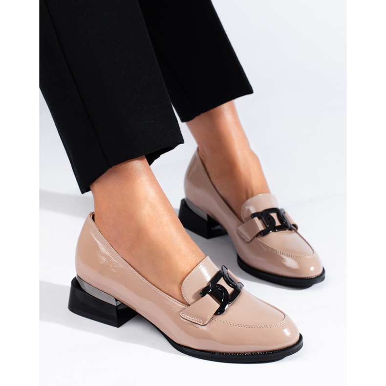 Pantofi de dama bej lacuiti cu catarama Vinceza 2